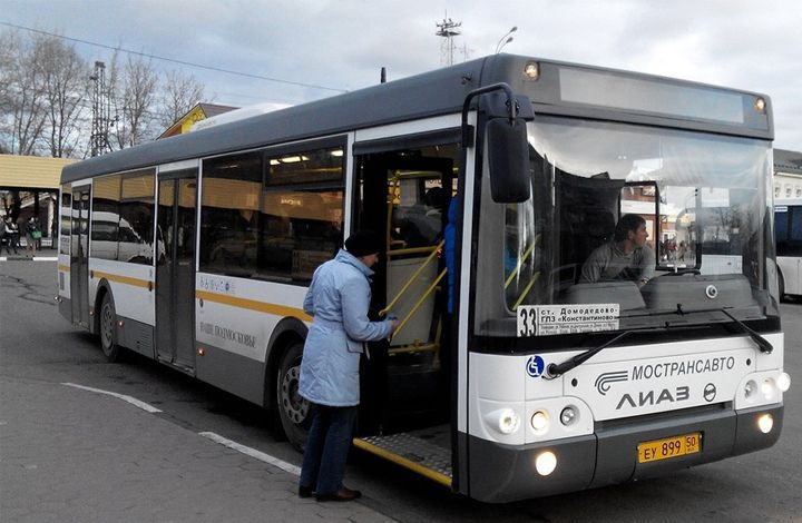 Билет на автобус у водителя в Подмосковье подорожает на два рубля с 1 января