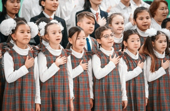 Якутские педагоги оценили исполнение гимна в школах
