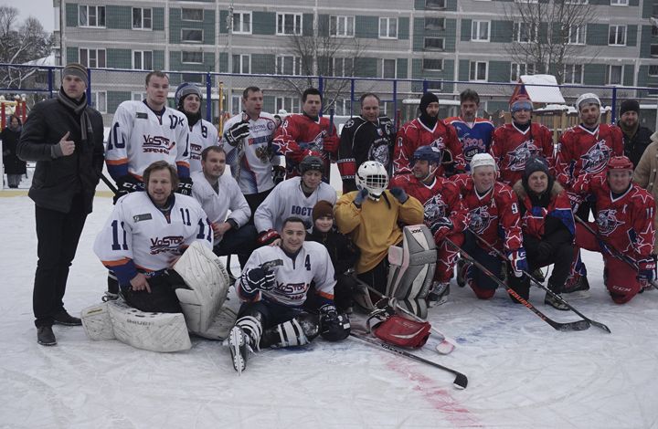 Активисты подмосковного отделения ОНФ организовали товарищеский матч между юными хоккеистами и командой артистов