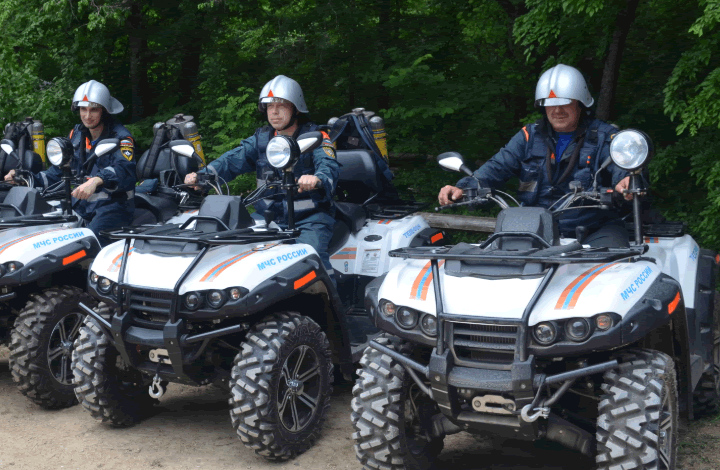 Быстрые и мобильные: в условиях особого противопожарного режима Севастополь патрулируют группы на мотоциклах и квадроциклах МЧС