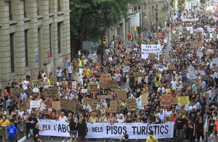 Эксперт о протестах в Испании: Российским туристам ничего не угрожает