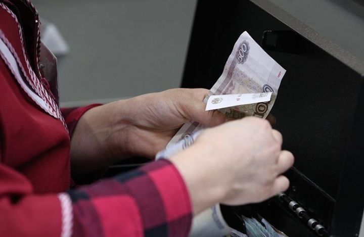 Россияне стали хуже платить по кредитам. Почему, ответил аналитик