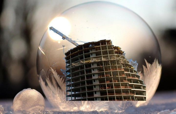 Эксперт: Сдувая "ипотечный пузырь", ЦБ снижает угрозу риска для банков