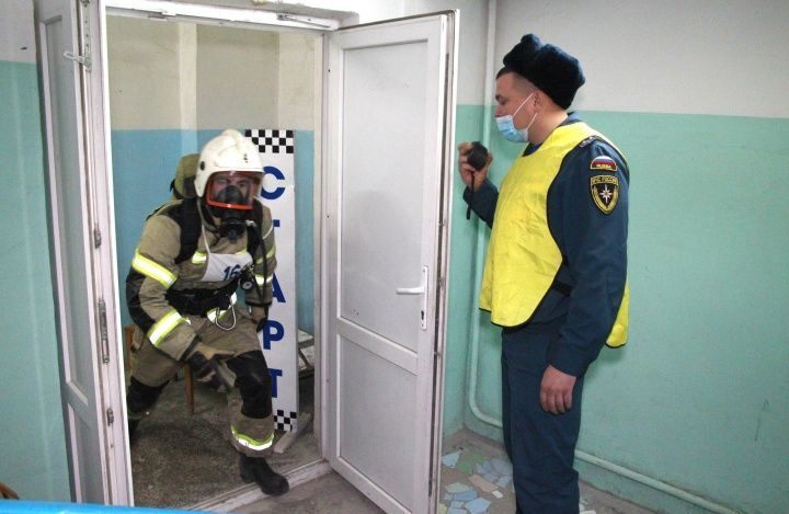 Покорили крымскую высотку: севастопольские огнеборцы МЧС России показали высокий результат в соревнованиях «Скоростной подъём»