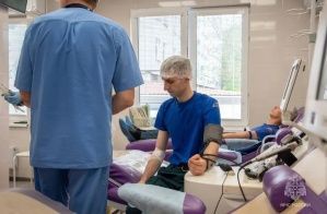 Акция, спасающая жизни: в Севастополе сотрудники МЧС России сдали более 13 литров донорской крови