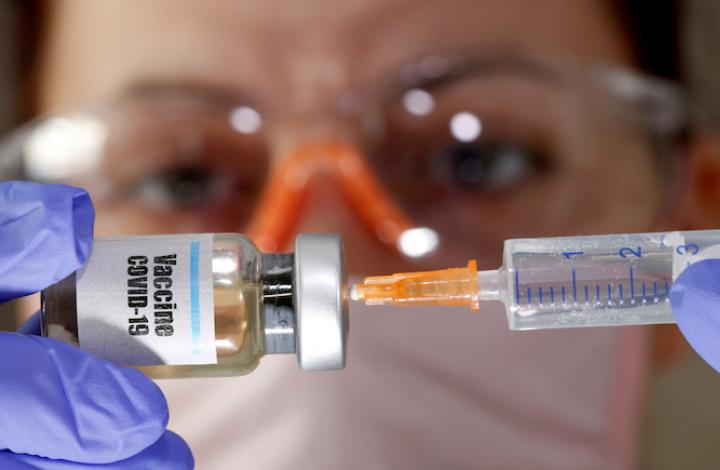 Врач оценила "коктейль" из вакцин против коронавируса и гриппа
