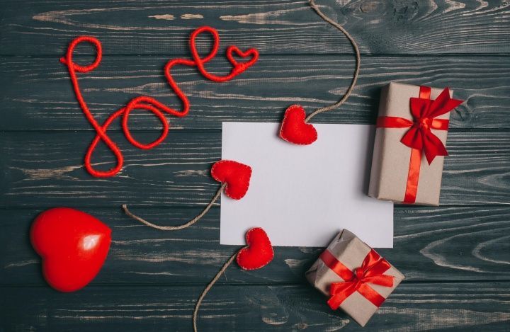 Подарки мужьям ко Дню святого Валентина за год стали дороже на 20%, но мужчины все равно потратят больше