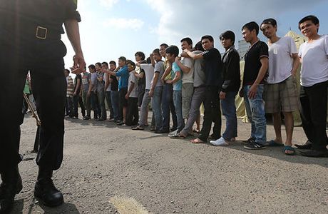 Борьба с нелегальной миграцией в России - не поздно ли?