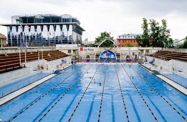 Кинопоказ на воде: спортивный комплекс “Чайка” проведет самый необычный образовательный кинопоказ в бассейне