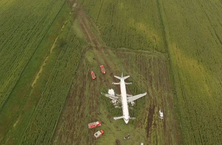 Пассажирка А-321 рассказала об экстренной посадке самолета и обстановке в аэропорту