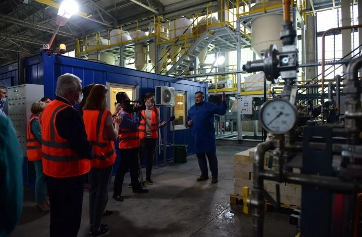 На заводе «Ледванс» стартовало первое в России производство увиолевого стекла для безозоновых бактерицидных ламп