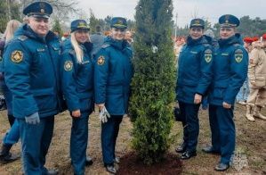 «Сад памяти» заложен в Севастополе при участии сотрудников МЧС России