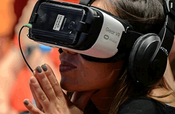 Зумер против бумера. Кому легче жить в виртуальной реальности?