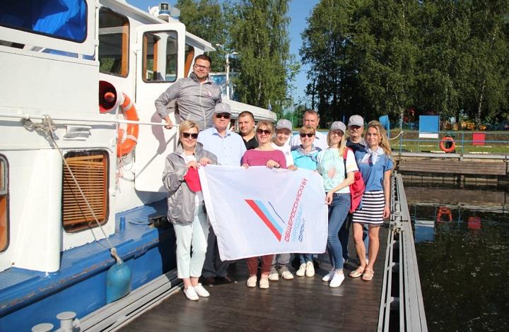 Подмосковные активисты ОНФ помогли очистить от мусора берега Пяловского водохранилища