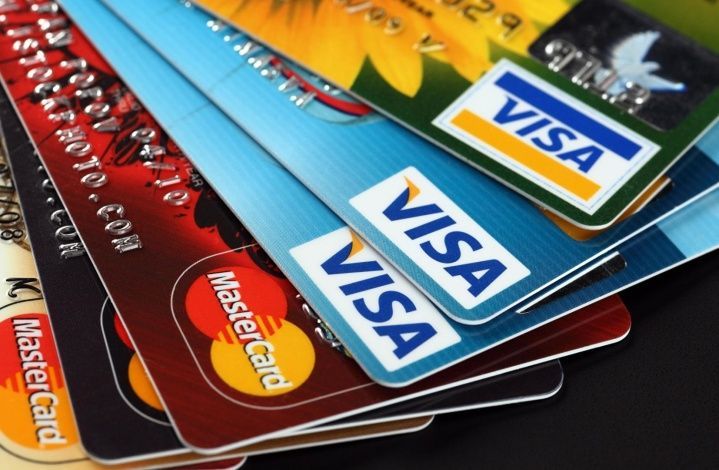 Выдачи кредитных карт резко сократились в октябре