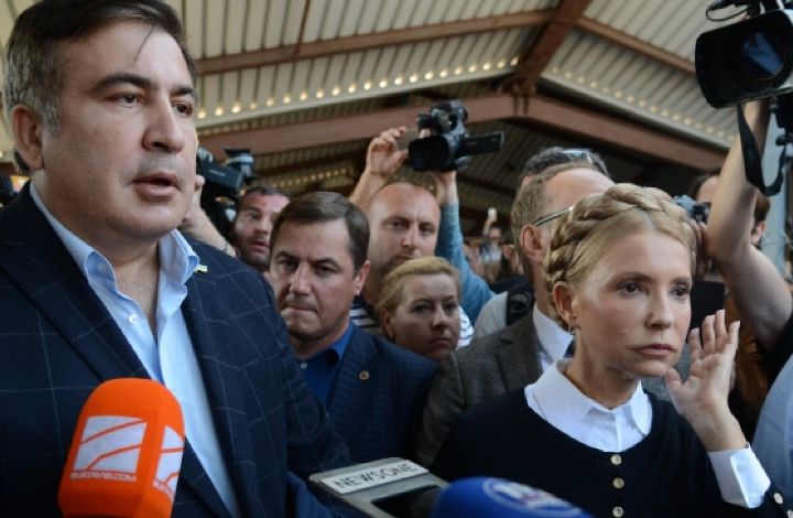 Политолог: Тимошенко не зря вновь появилась рядом с Саакашвили