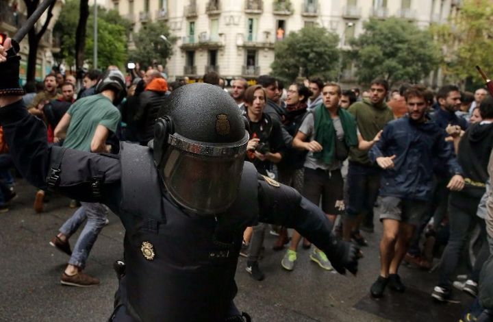 "Столкновение было неизбежно". Эксперт о каталонском конфликте