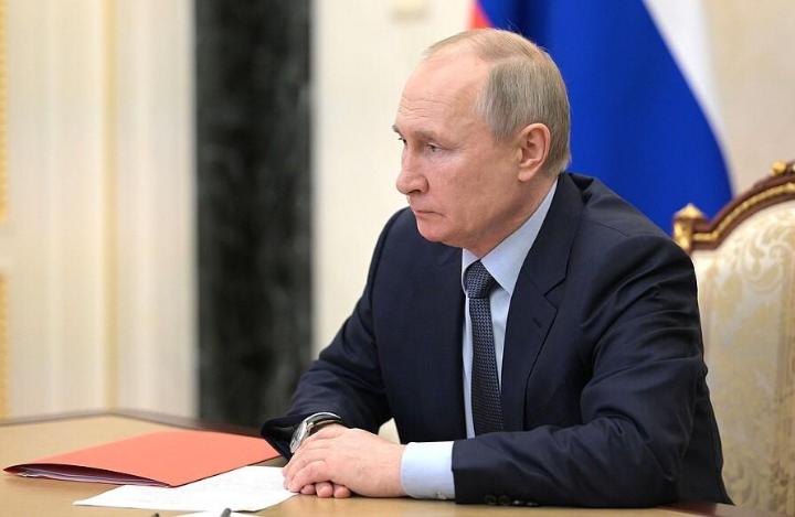 Политолог: Путин напомнил Европе – нельзя наступать на горло России