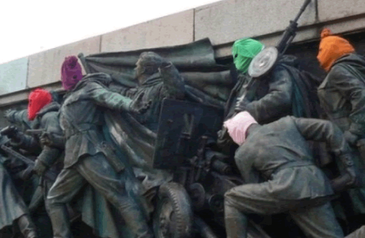 Минобороны предложило сажать за вандализм в отношении памятников