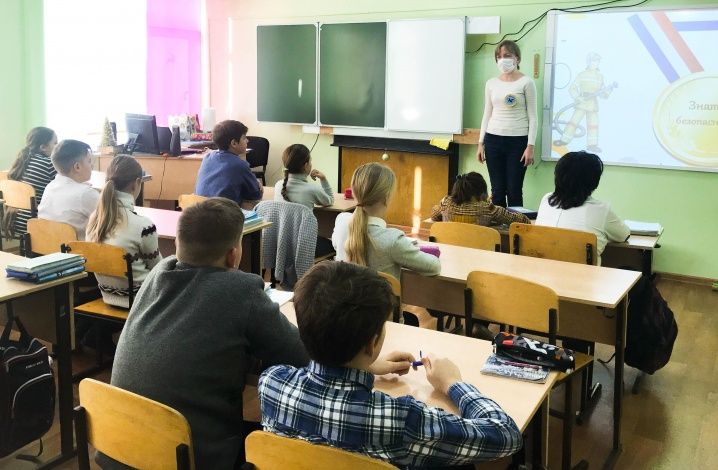 Специалисты Крымского филиала ЦЭПП провели познавательную игру «Один дома»