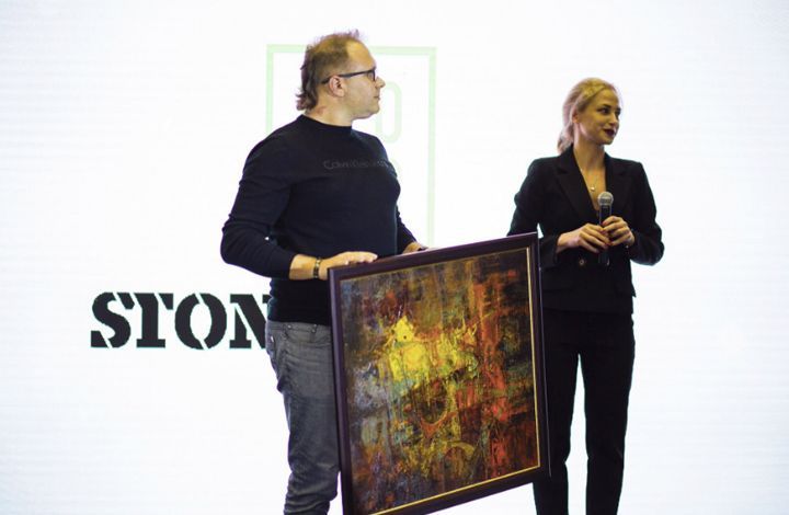 Nikolskaya Gallery открыла выставку современного искусства московских художников «Москва и взгляды» в бизнес-центре Neo Geo