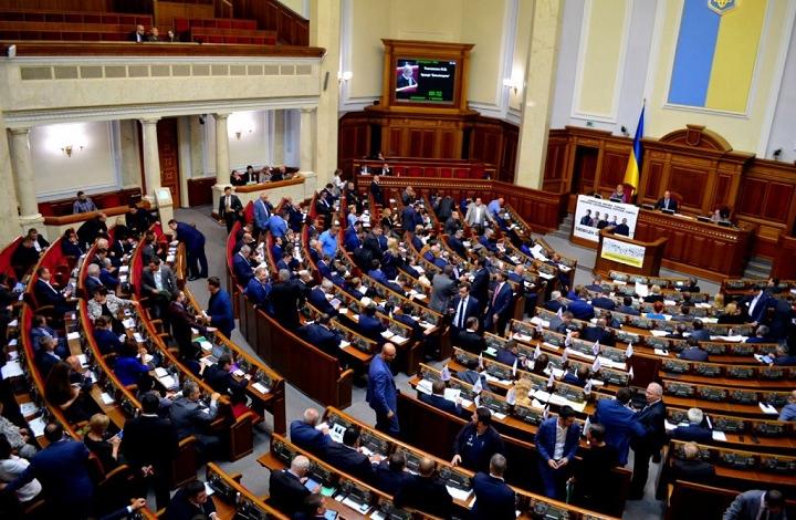 Украинский политик рассказал, какая польза Порошенко от военного положения