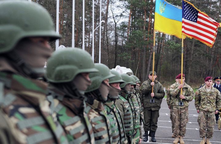 Мнение: военная помощь США стимулирует Киев на продолжение войны в Донбассе