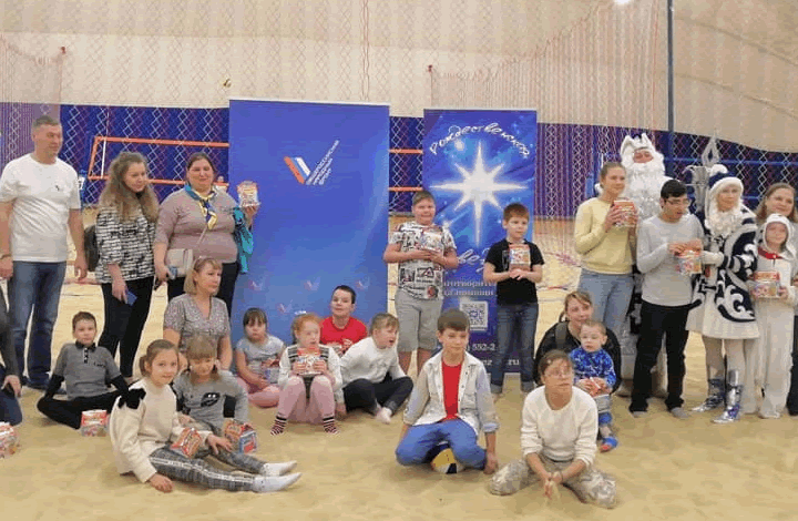 Активисты ОНФ подарили «Новогоднее чудо» детям из Подмосковья