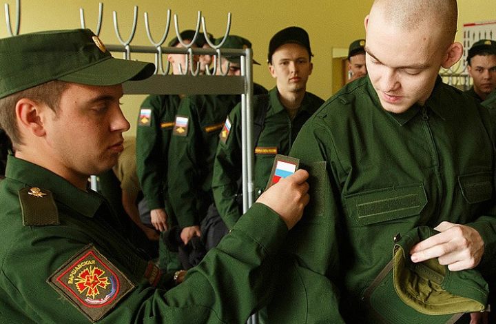 Военный политолог: в некоторых регионах РФ – конкурс, чтобы пойти в армию
