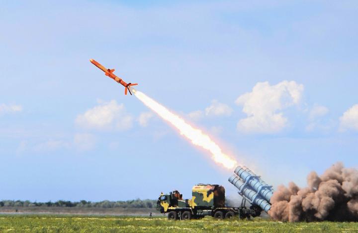 Смогут ли украинские ракеты "достать до Москвы"? Мнения экспертов