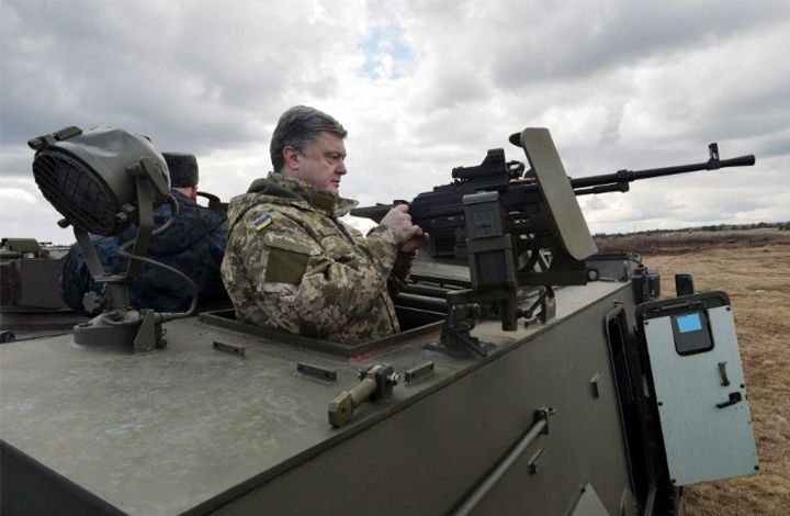 Политолог: Киев мечтает получить от Запада хотя бы "ящик пистолетов"