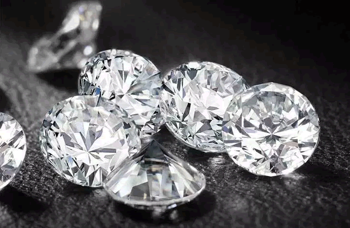 Бриллианты станут еще дороже? Директор алмазной компании успокоил