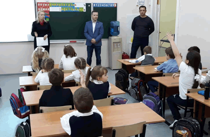 Активисты ОНФ в Подмосковье рассказали учащимся о правилах безопасности на пути следования в школу