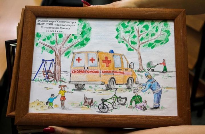 Активисты ОНФ передали рисунки школьников из Солнечногорска на подстанции скорой помощи северо-востока Подмосковья