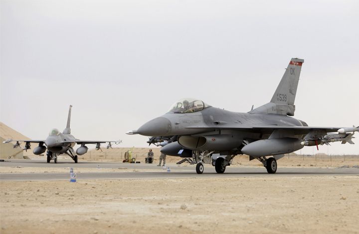 Военный эксперт о самолетах США в Сирии: они хотят показать себя жертвами