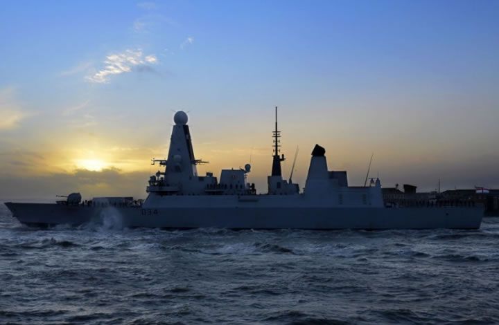 Британия впервые со времен холодной войны направит в Черное море боевой корабль, сообщают СМИ