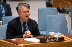 "Дегуманизированный ублюдок". Кто стоит за выходкой постпреда Украины в ООН