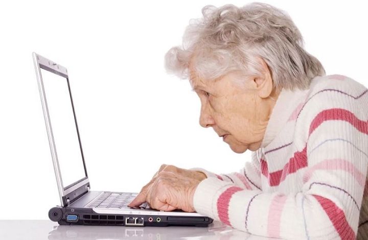Эксперт: пожилые люди воспринимают современные технологии как «шайтан-машину»