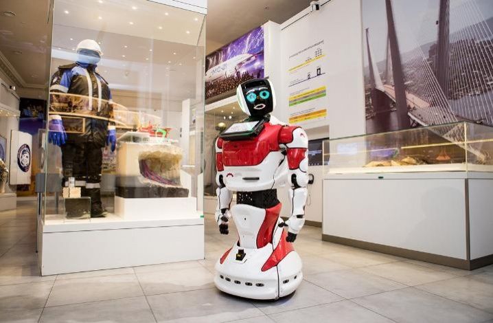 Пермский робот проводит экскурсии в библиотеке