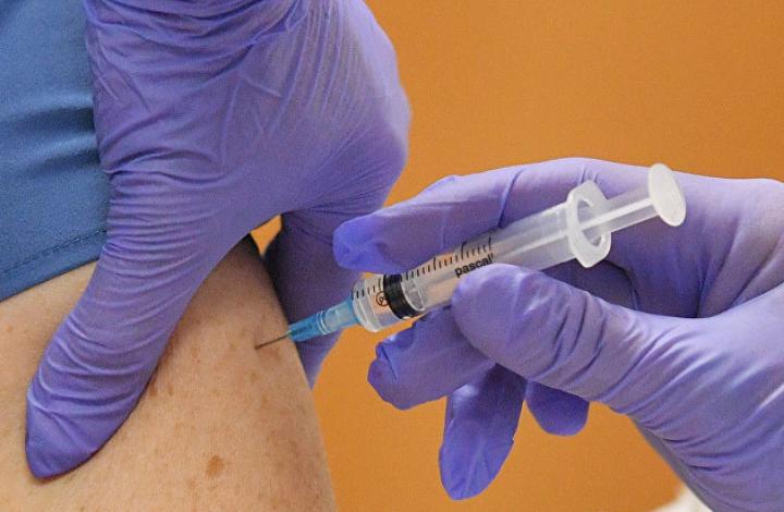 Эксперт рассказал, когда ждать иностранные вакцины от COVID-19 в России