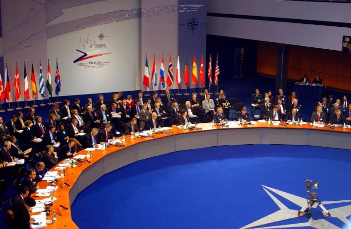 Эксперт: в Европе понимают, что взносы в НАТО – это "не в коня корм"