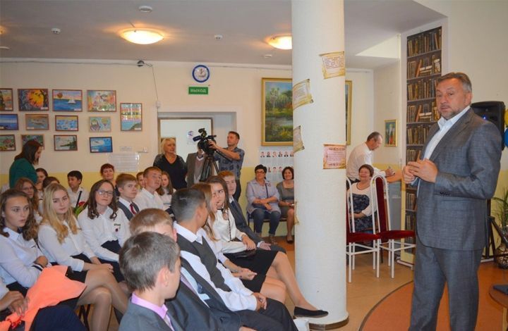 В День знаний школьники подискутировали на тему выборов с Олегом Жолобовым и Александром Пашковым