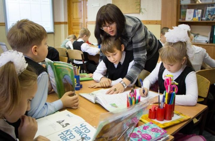 Российских школьников научат патриотизму. Как это будет?