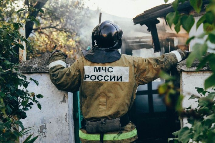 Севастопольские огнеборцы МЧС России ликвидировали пожар в частном доме на территории Инкермана