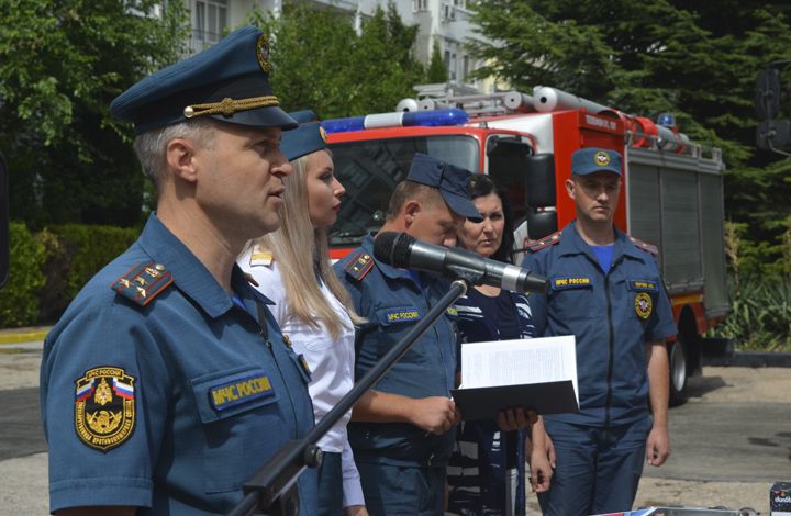 Сотрудники 6-й пожарно-спасательной части приняли поздравления с 60-летием пожарной охраны Гагаринского района