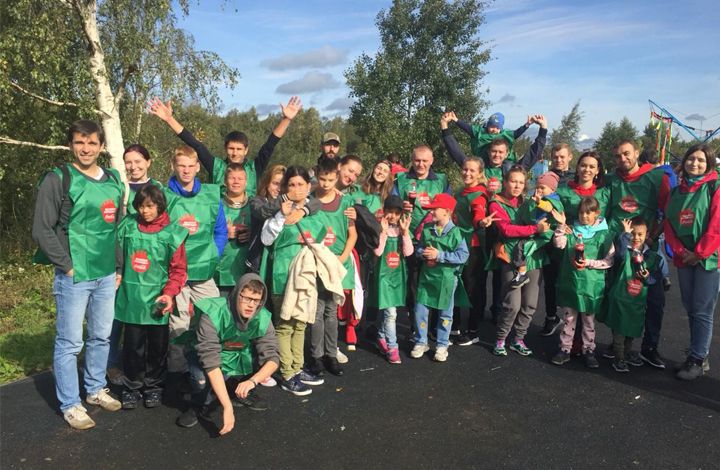 Волонтеры компании Coca-Cola HBC Россия и воспитанники детских домов присоединились к экологической акции «Сделаем!»