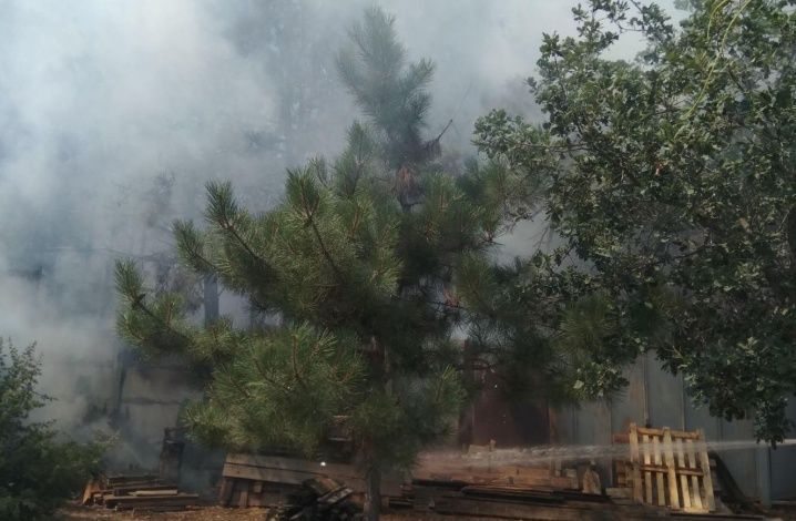 Шесть пожаров на открытой природной территории за день ликвидировали сотрудники МЧС в Севастополе