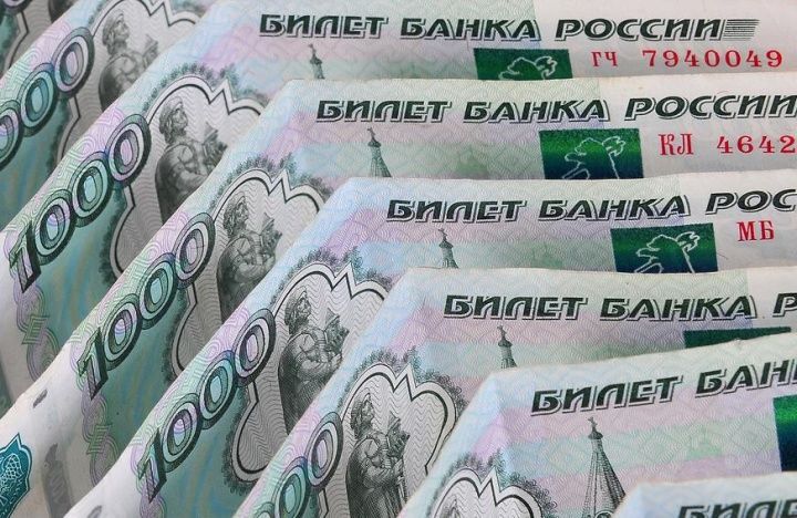 Россияне потратили "детские" деньги? Аудитор рассказал о последствиях