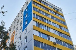 Капремонт раскрашивает Москву: Завершен капремонт фасада двенадцатиэтажного дома на Алтуфьевском шоссе