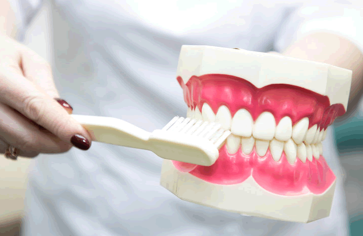 Почему надо лечить молочные зубы? Объясняет стоматолог